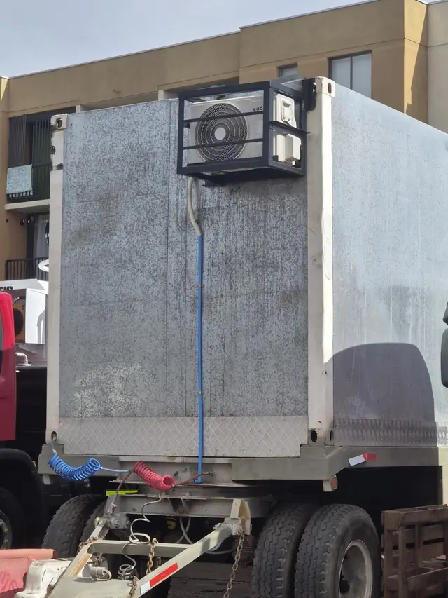 Estructura para equipo de aire acondicionado fabricada por COAX